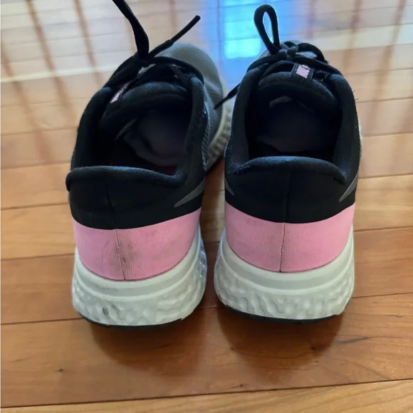 Nike Gray and Pink Athletic Shoes with React Foam Size 10 - Picture 3 of 5